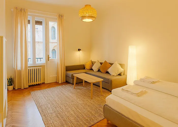 Somogyi Apartment With Balcony